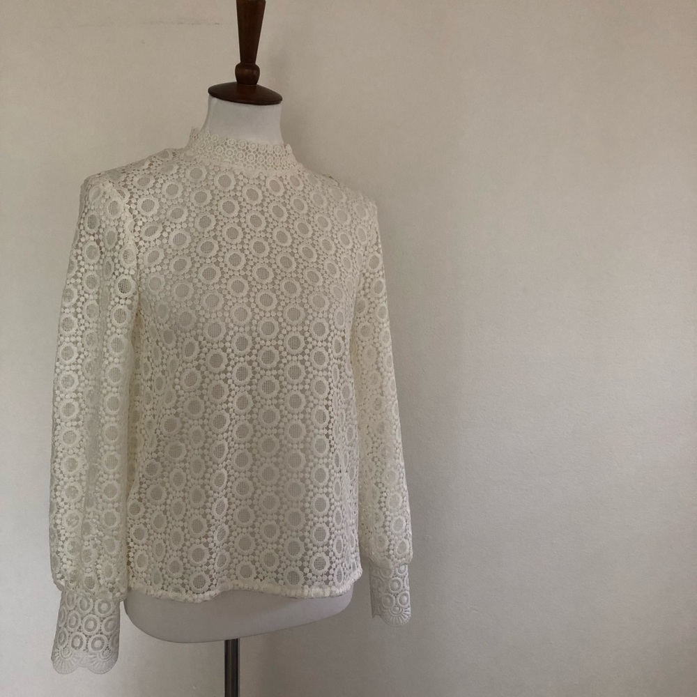 Eyelet blouse long sleeve